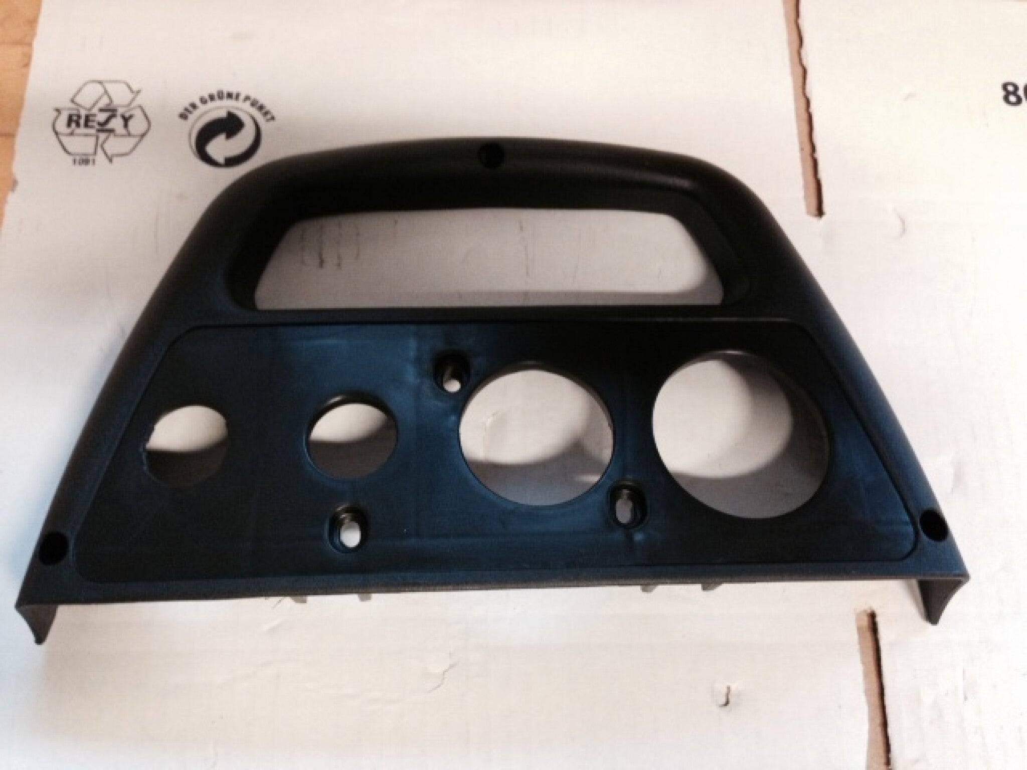 PLASTHUS FRONT T/ 82883